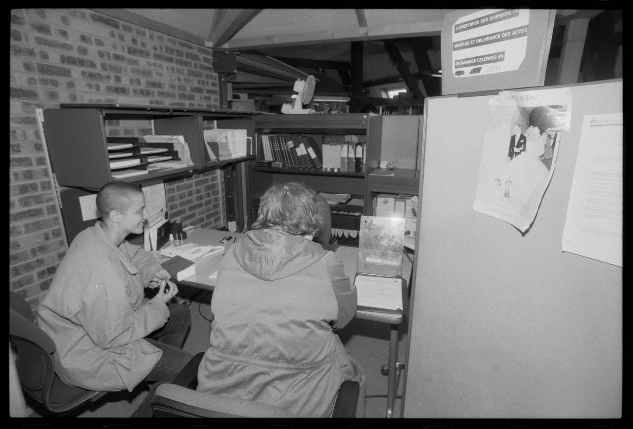 Tom Craig négatif Demande de mariage d'un couple lesbien à la Mairie du 11ème arrondissement de Paris Ile-de-France, France 1998 Ph.2014.1.1887.2 Photo Collection Mucem, Tom Craig