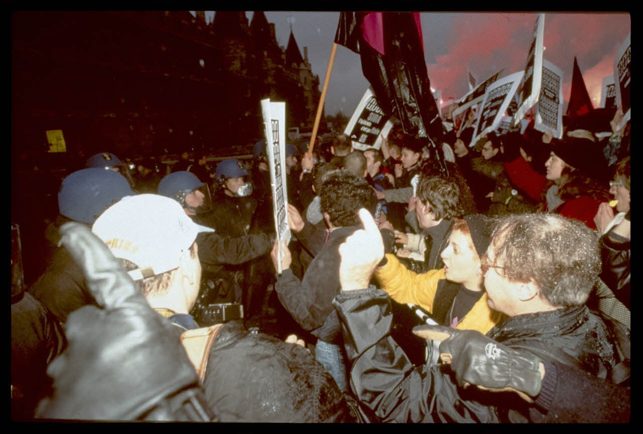 Tom Craig négatif Manifestants d'Act up-Paris en prise avec la police Ile-de-France, France 1997 Ph.2014.1.1889 Photo Collection Mucem, Tom Craig