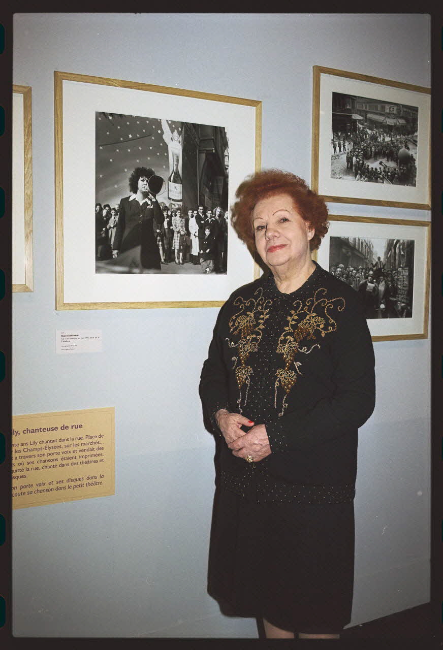 Danièle Adam ; Hervé Jézéquel photographie MNATP. Exposition. Musiciens des rues de Paris (18 novembre 1997 - 27 avril 1998) Ile-de-France, France 1997/11/18 Ph.2008.00.5.18 Photo