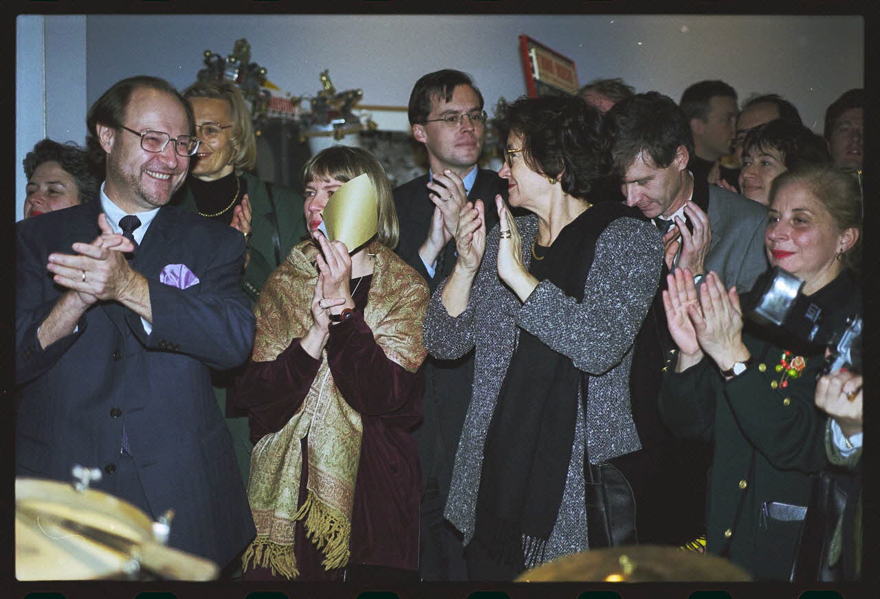 Danièle Adam ; Hervé Jézéquel photographie MNATP. Exposition. Musiciens des rues de Paris (18 novembre 1997 - 27 avril 1998) Ile-de-France, France 1997/11/18 Ph.2008.00.5.2 Photo