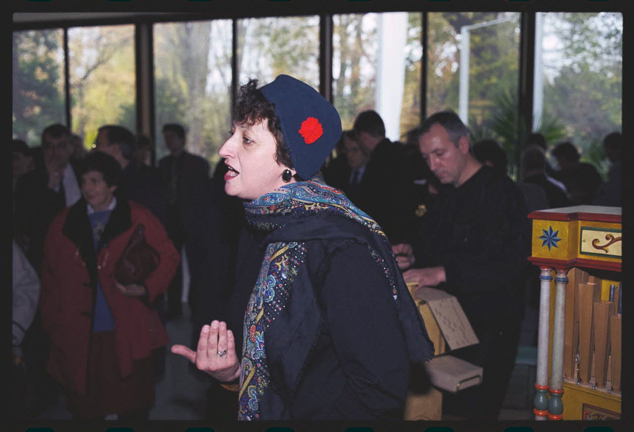 Danièle Adam ; Hervé Jézéquel photographie MNATP. Exposition. Musiciens des rues de Paris (18 novembre 1997 - 27 avril 1998) Ile-de-France, France 1997/11/18 Ph.2008.00.5.20 Photo