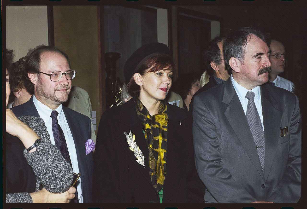 Danièle Adam ; Hervé Jézéquel photographie MNATP. Exposition. Musiciens des rues de Paris (18 novembre 1997 - 27 avril 1998) Ile-de-France, France 1997/11/18 Ph.2008.00.5.23 Photo