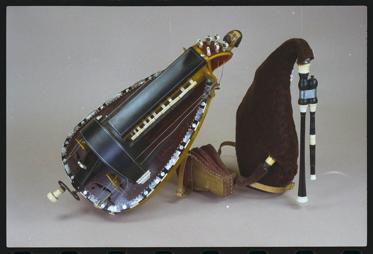 Danièle Adam ; Hervé Jézéquel photographie MNATP. Exposition. Musiciens des rues de Paris (18 novembre 1997 - 27 avril 1998) Ile-de-France, France 1997 Ph.2008.00.5.306 Photo