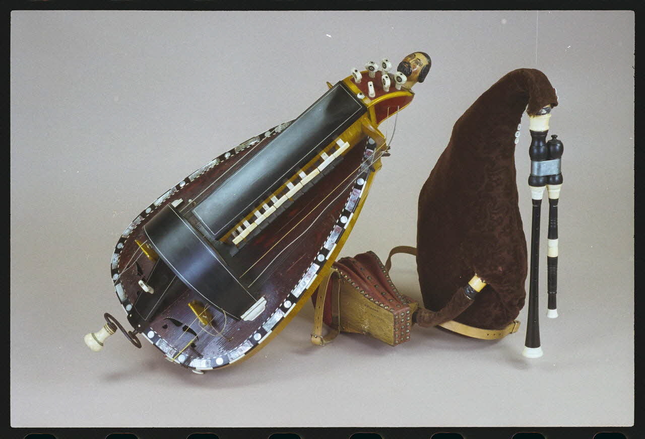 Danièle Adam ; Hervé Jézéquel photographie MNATP. Exposition. Musiciens des rues de Paris (18 novembre 1997 - 27 avril 1998) Ile-de-France, France 1997 Ph.2008.00.5.307 Photo