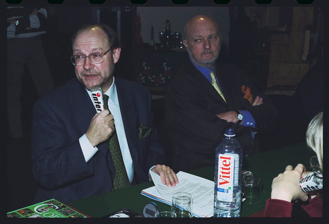 Danièle Adam ; Hervé Jézéquel photographie MNATP. Exposition. Musiciens des rues de Paris (18 novembre 1997 - 27 avril 1998) Ile-de-France, France 1998/3/23 Ph.2008.00.5.32 Photo