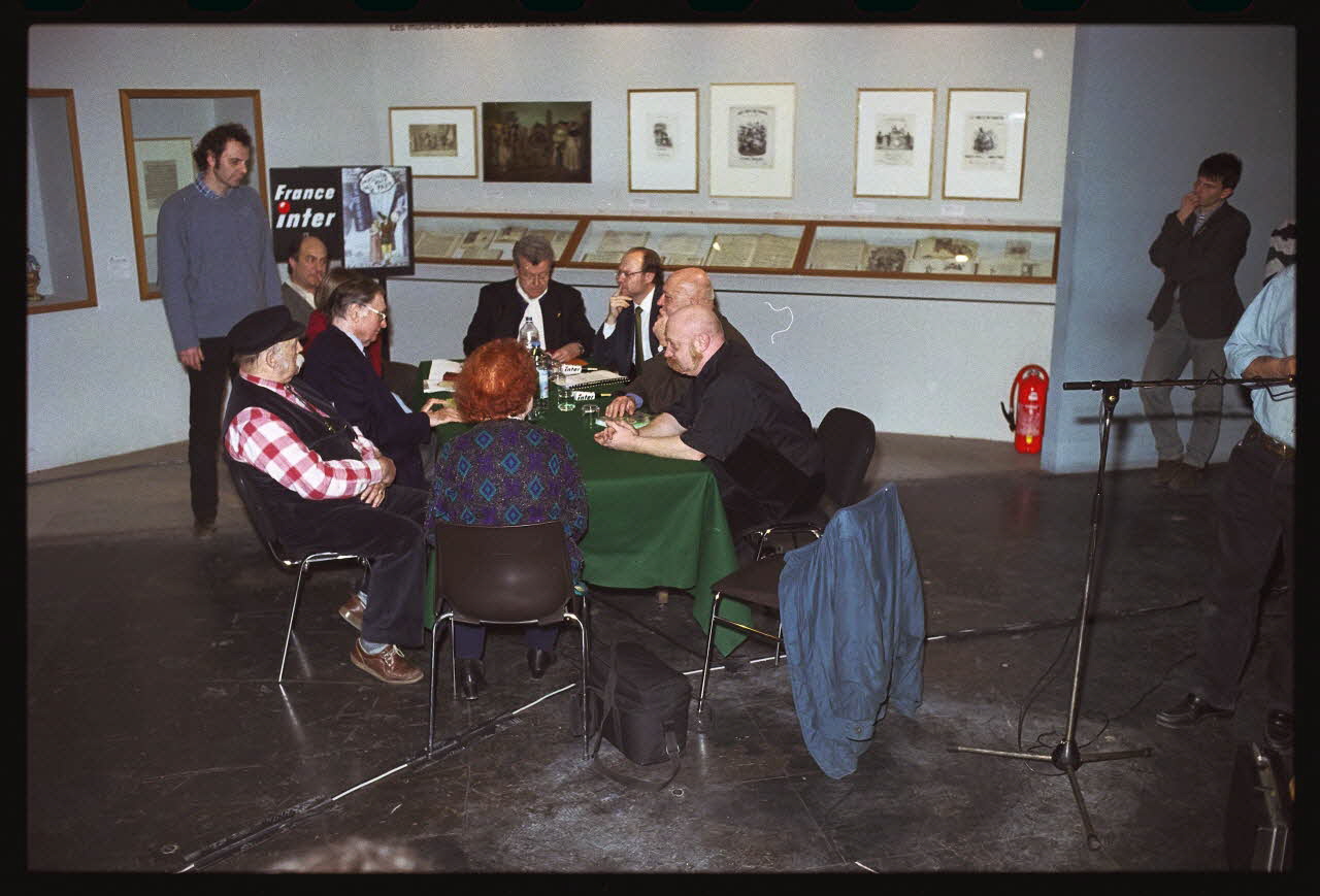 Danièle Adam ; Hervé Jézéquel photographie MNATP. Exposition. Musiciens des rues de Paris (18 novembre 1997 - 27 avril 1998) Ile-de-France, France 1998/3/23 Ph.2008.00.5.36 Photo