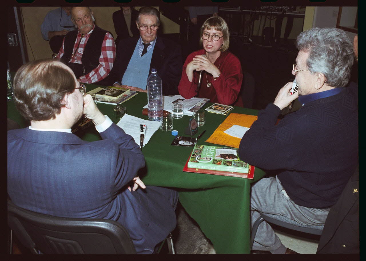Danièle Adam ; Hervé Jézéquel photographie MNATP. Exposition. Musiciens des rues de Paris (18 novembre 1997 - 27 avril 1998) Ile-de-France, France 1998/3/23 Ph.2008.00.5.43 Photo