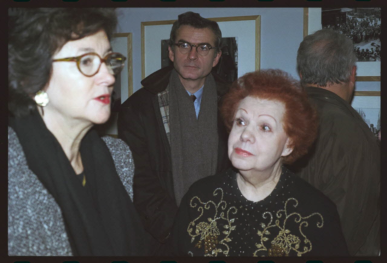 Danièle Adam ; Hervé Jézéquel photographie MNATP. Exposition. Musiciens des rues de Paris (18 novembre 1997 - 27 avril 1998) Ile-de-France, France 1997/11/18 Ph.2008.00.5.9 Photo