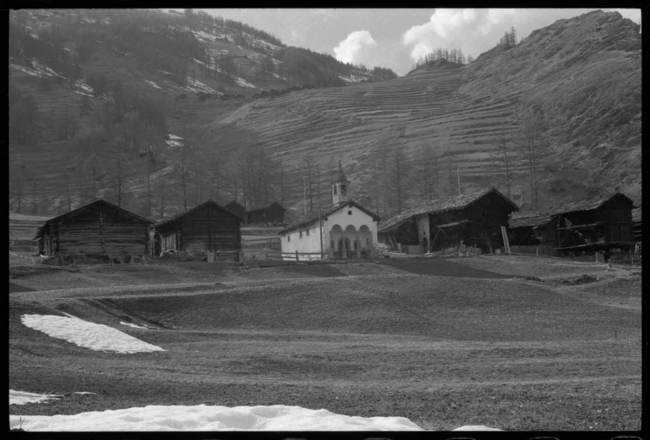 Jean Cuisenier photographie Enquête conduite par Jean Cuisenier en Suisse (du 25 mars au 8 avril 1972) Canton du Valais, Suisse 1972/4/2 Ph.1972.97.106 Photo