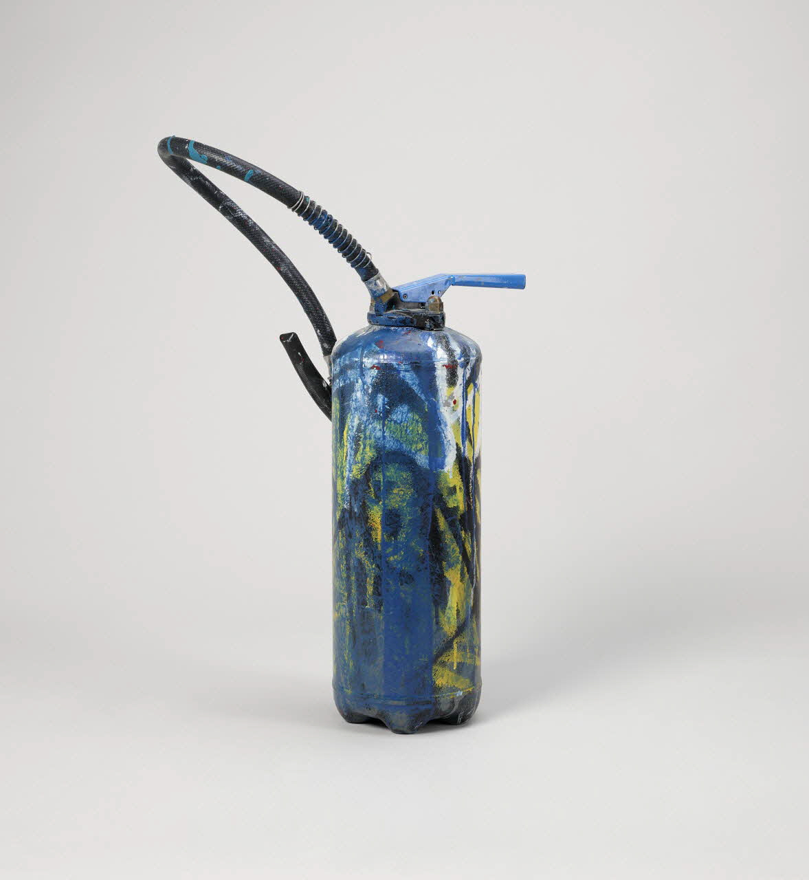 Sike extincteur Extincteur détourné comme bombe aérosol géante Midi-Pyrénées, France 2019-2020 2022.6.2 Photo Mucem / Marianne Kuhn