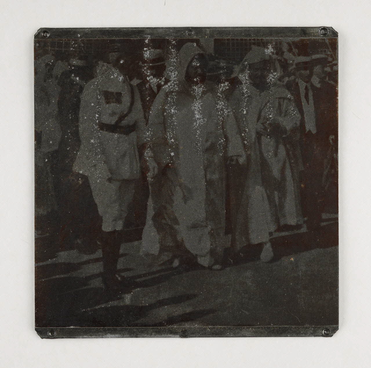 plaque d'impression Représentation photographique d'une revue militaire Rabat-Salé-Kénitra, Maroc 1950 2019.8.54 Photo Mucem / Marianne Kuhn