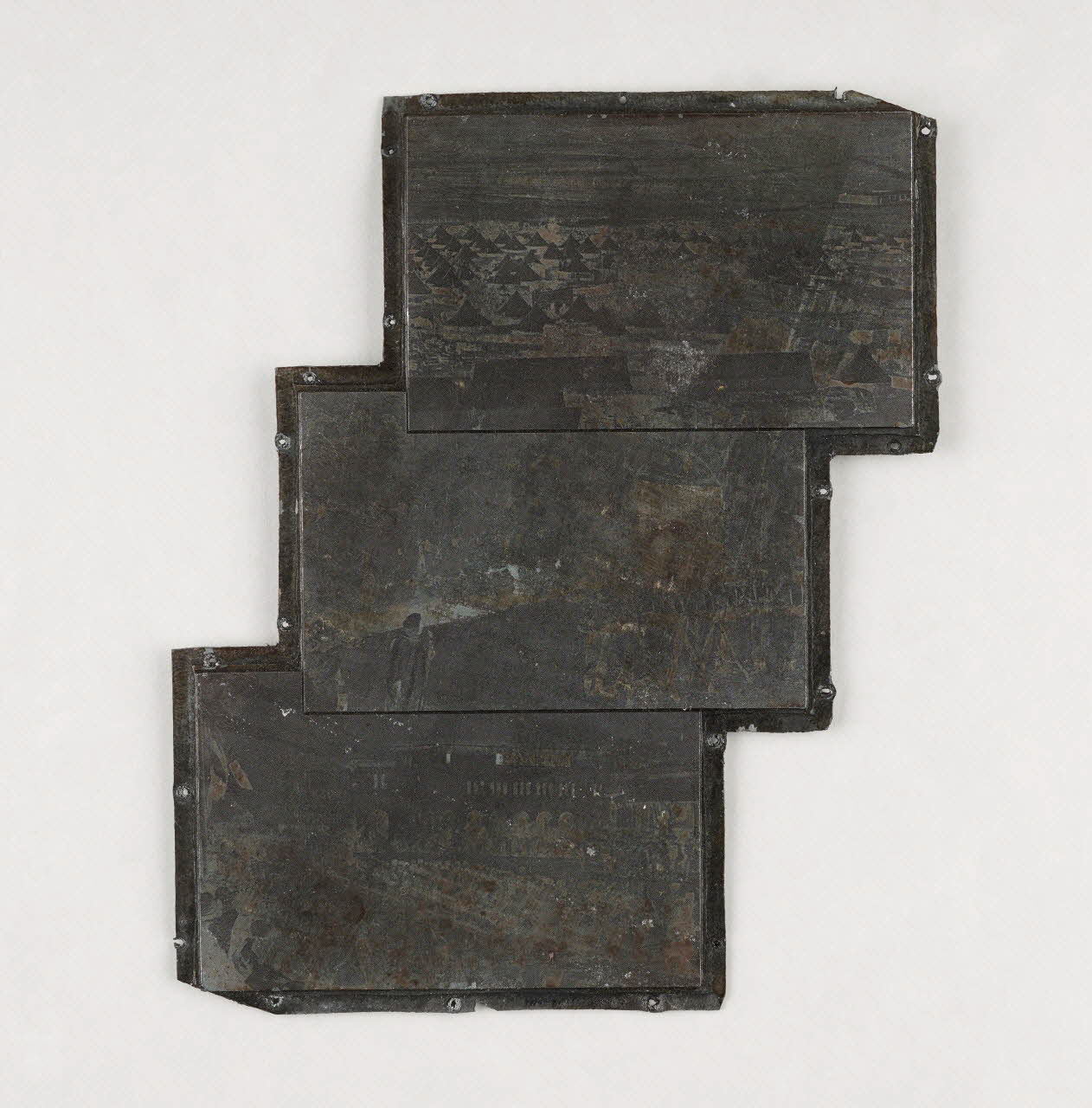 plaque d'impression Trois photographies superposées (village de tentes / revue militaire/ bâtiment à Rabat) Rabat-Salé-Kénitra, Maroc 1950 2019.8.55 Photo Mucem / Marianne Kuhn