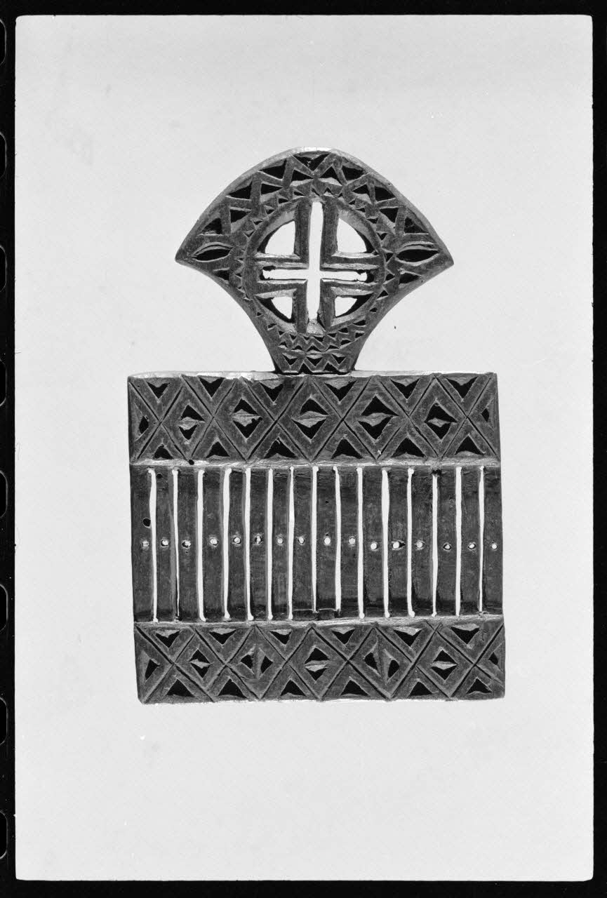 Alain Guey photographie Passette à rubans. Provenant d'Auvergne et daté du 18è ou du 19è siècle Ile-de-France, France 1973/3/1 Ph.1973.43.25 Photo