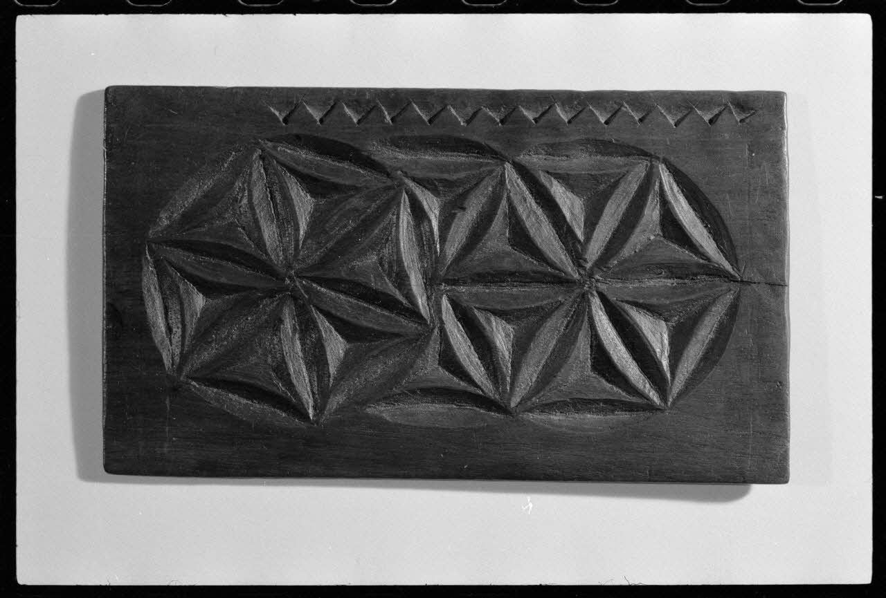 Alain Guey photographie Plioir à dentelle. Provenant d'Auvergne et datée du 18è ou du 19è siècle Ile-de-France, France 1973/4/1 Ph.1973.73.106 Photo