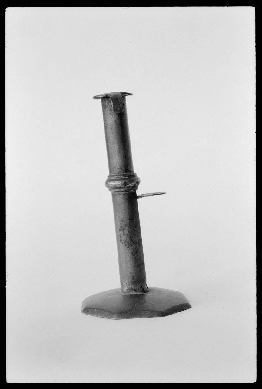 Alain Guey photographie Chandelier. Daté du 19è siècle Ile-de-France, France 1973/4/1 Ph.1973.73.49 Photo