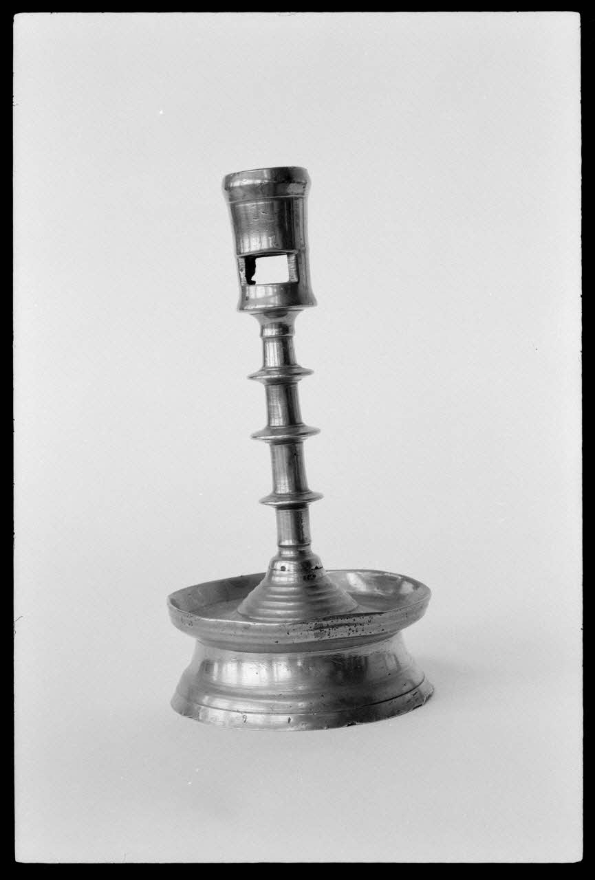 Alain Guey photographie Chandelier. Daté du 19è siècle Ile-de-France, France 1973/4/1 Ph.1973.73.60 Photo