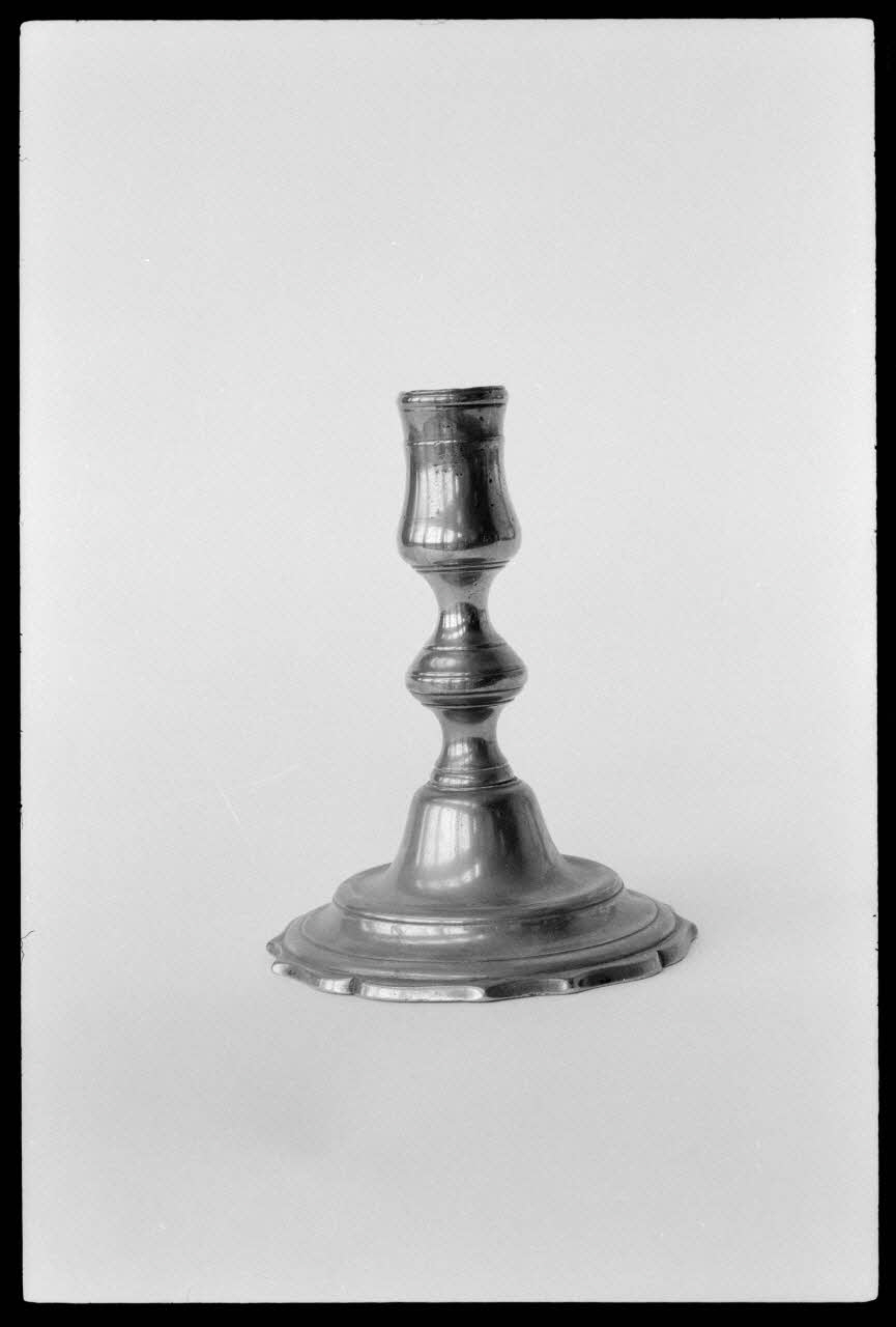 Alain Guey photographie Chandelier. Daté du 18è ou du 19è siècle Ile-de-France, France 1973/4/1 Ph.1973.73.61 Photo