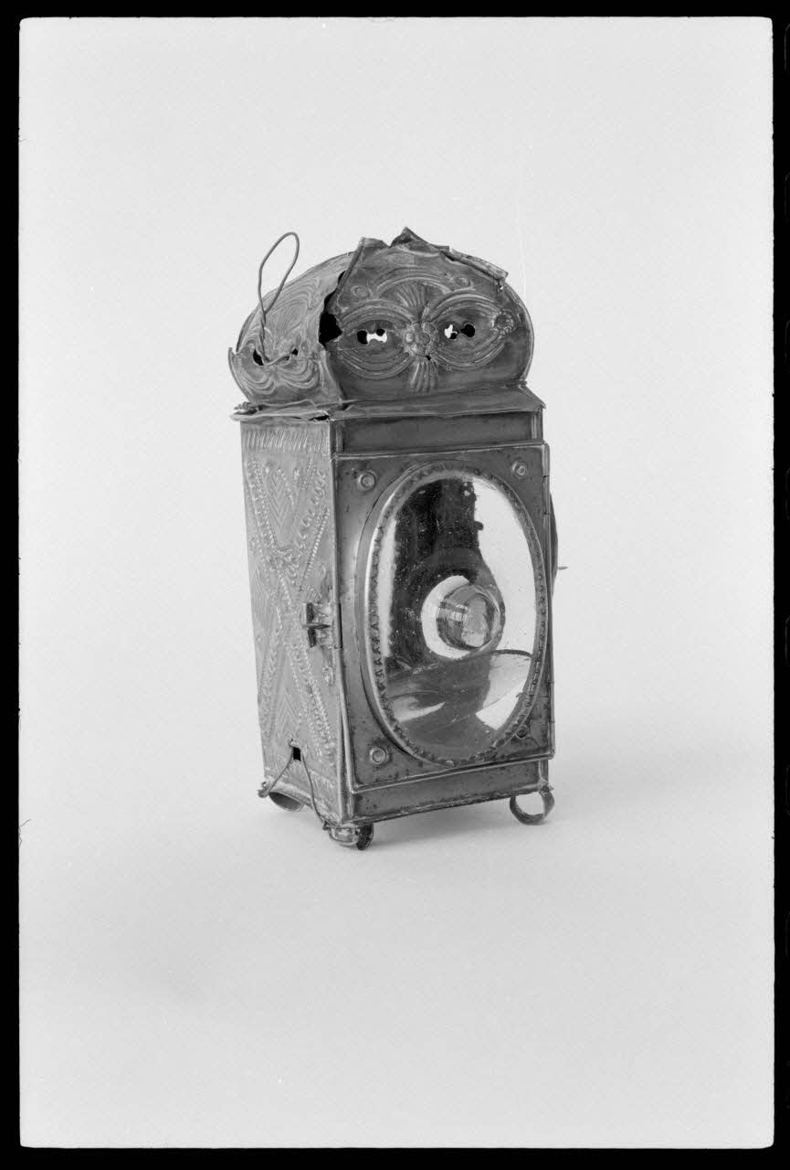 Alain Guey photographie Lanterne. Datée du 19è siècle Ile-de-France, France 1973/4/1 Ph.1973.73.64 Photo