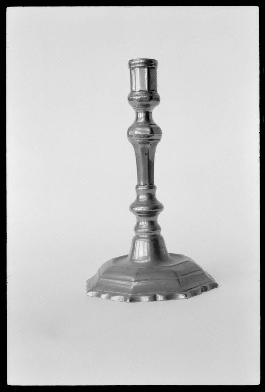 Alain Guey photographie Chandelier. Daté du 18è ou du 19è siècle Ile-de-France, France 1973/4/1 Ph.1973.73.66 Photo