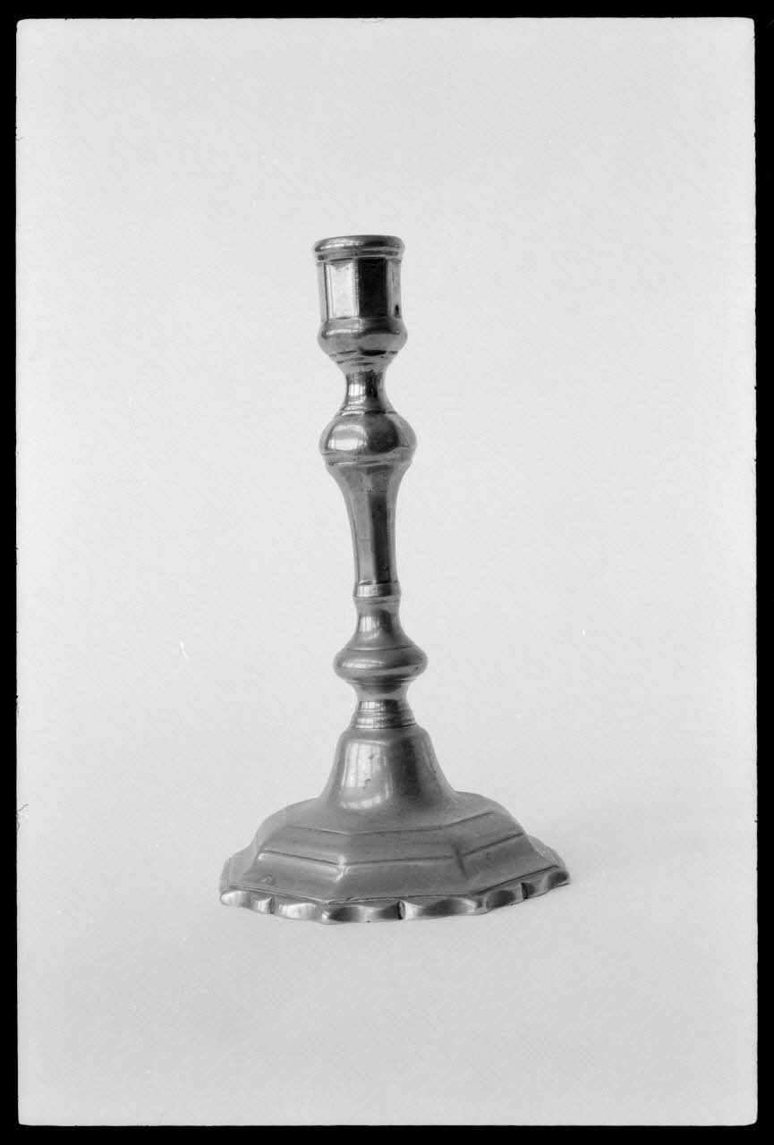 Alain Guey photographie Chandelier. Daté du 18è ou du 19è siècle Ile-de-France, France 1973/4/1 Ph.1973.73.68 Photo