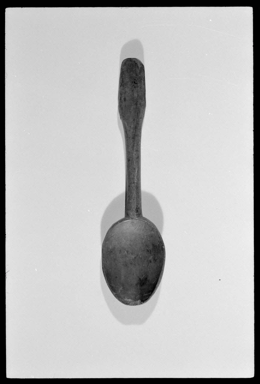 Alain Guey photographie Cuiller. Provenant du Morbihan et datée du 19è siècle Ile-de-France, France 1973/4/1 Ph.1973.73.84 Photo