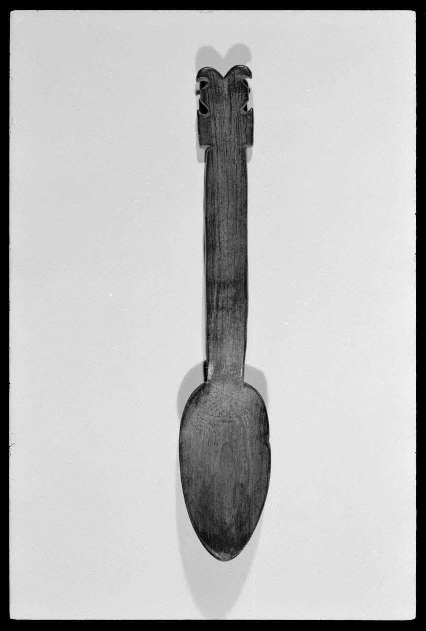 Alain Guey photographie Cuiller. Provenant de Camargue en Provence et datée du 18è ou du 19è siècle Ile-de-France, France 1973/4/1 Ph.1973.73.91 Photo