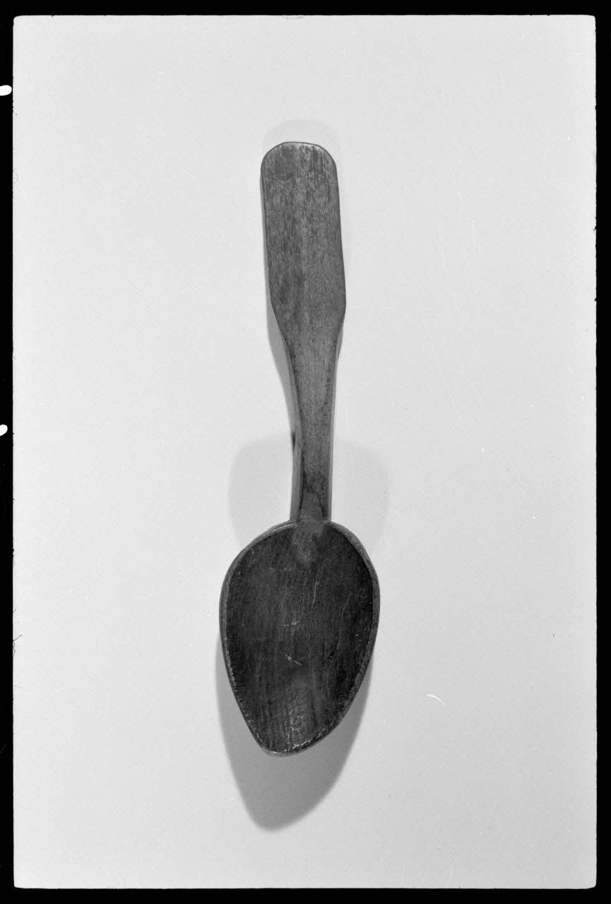 Alain Guey photographie Cuiller. Provenant de Hennebont (Morbihan) et datée du 19è siècle Ile-de-France, France 1973/4/1 Ph.1973.73.99 Photo