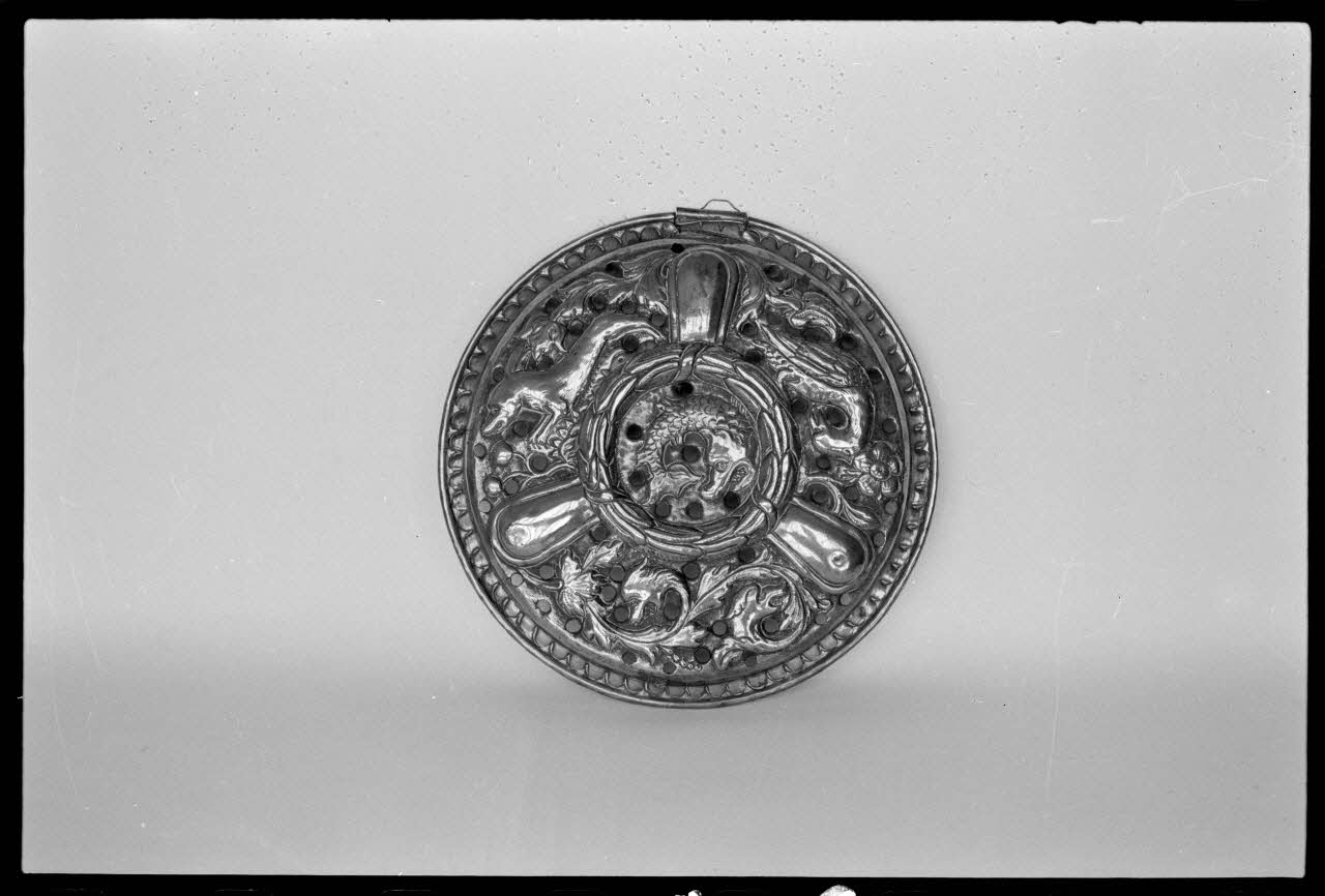 A. Chastanier photographie Bassinoire et couvercle en cuivre. 17è/18è siècle Ile-de-France, France 1973/7/21 Ph.1973.89.279 Photo