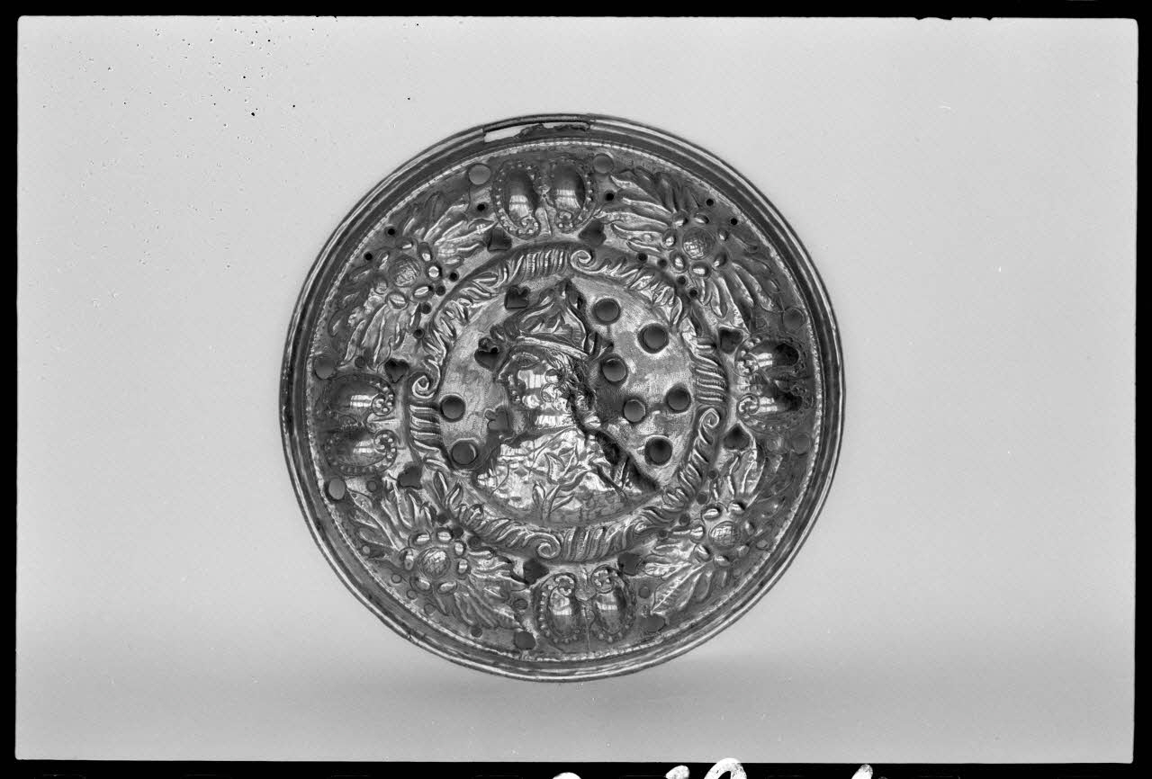 A. Chastanier photographie Bassinoire et couvercle en cuivre. 17è/18è siècle Ile-de-France, France 1973/7/21 Ph.1973.89.299 Photo