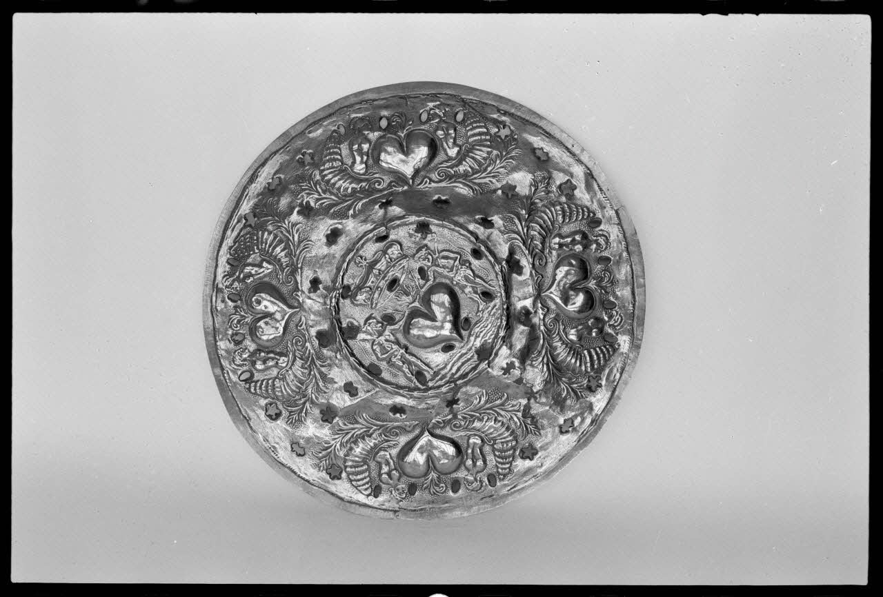 A. Chastanier photographie Bassinoire et couvercle en cuivre. 17è siècle. Provient de Varages (Var) Ile-de-France, France 1973/7/21 Ph.1973.89.310 Photo