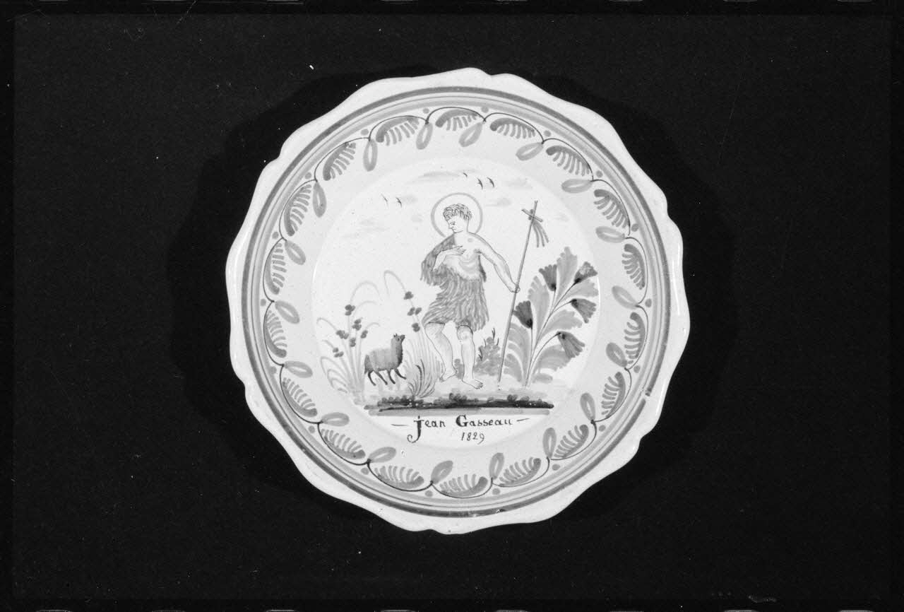 A. Chastanier photographie Assiette calotte en faïence datée de 1829 Ile-de-France, France 1973/7/21 Ph.1973.89.364 Photo