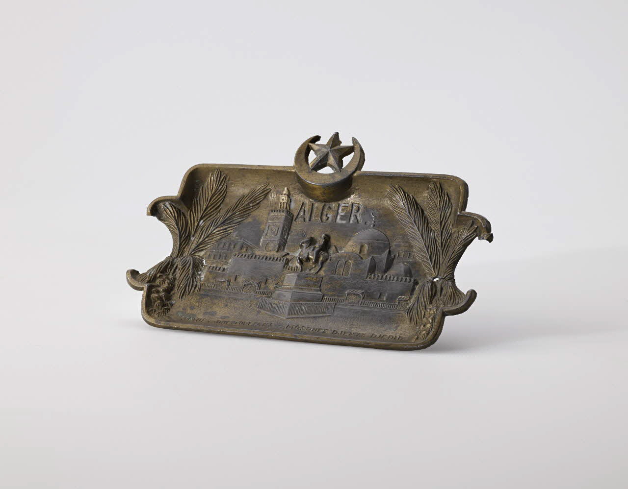 cendrier ALGER - Statue du duc d'Orléans - Mosquée Djemaa Djedid 2022.1.20 Photo Mucem / Marianne Kuhn