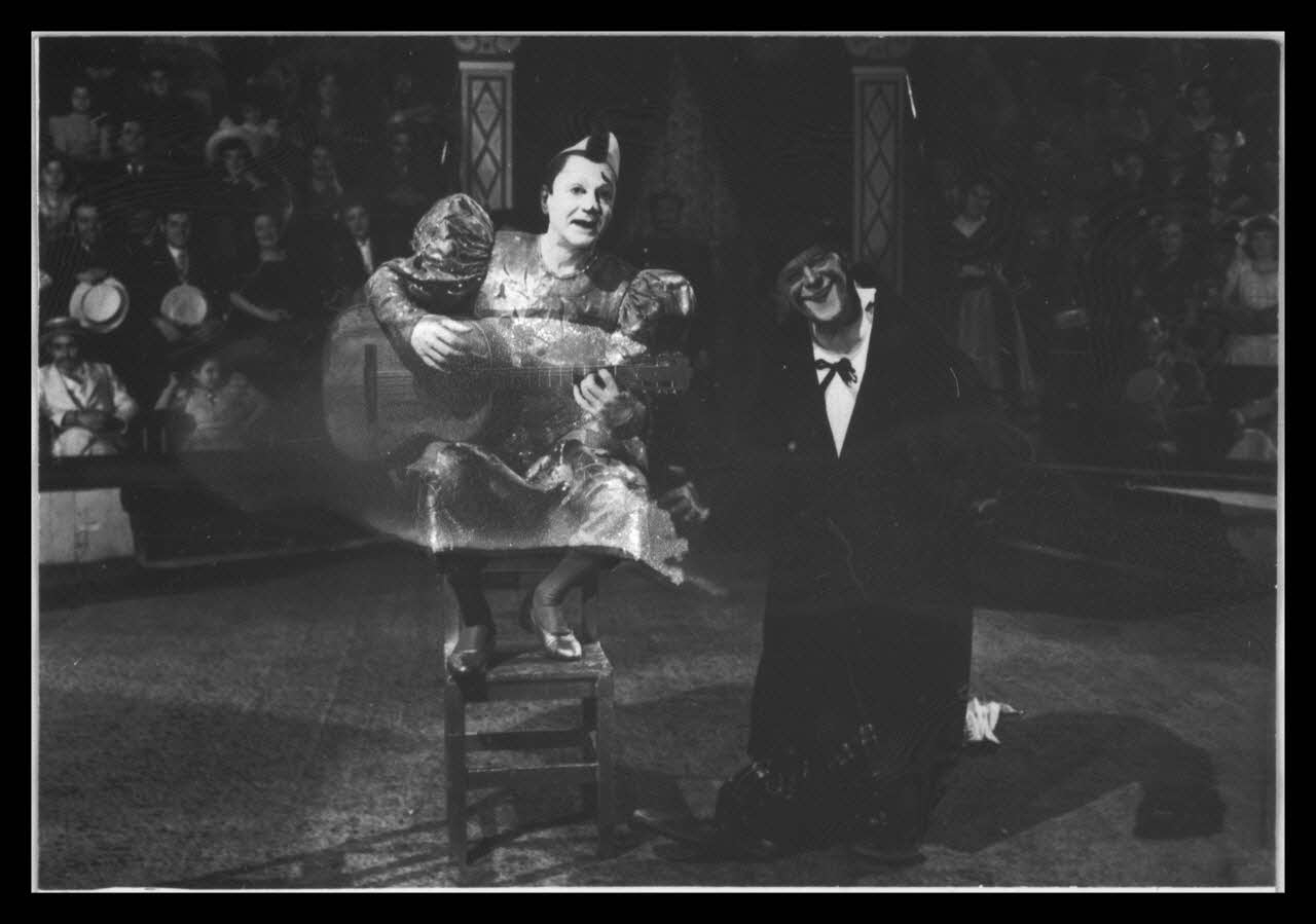 Le Trident ; Microfilm Service photographie "Grock et Maïs : au revoir Monsieur Grock". Dimensions : 13 cm x 18 cm France 1960/4/1 Ph.1960.54.4 Photo