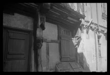 Claude Lévi-Strauss photographie Maison voisine avec poutres et sculpture sur bois Bourgogne, France 1955-1965 Ph.1960.61.2 Photo