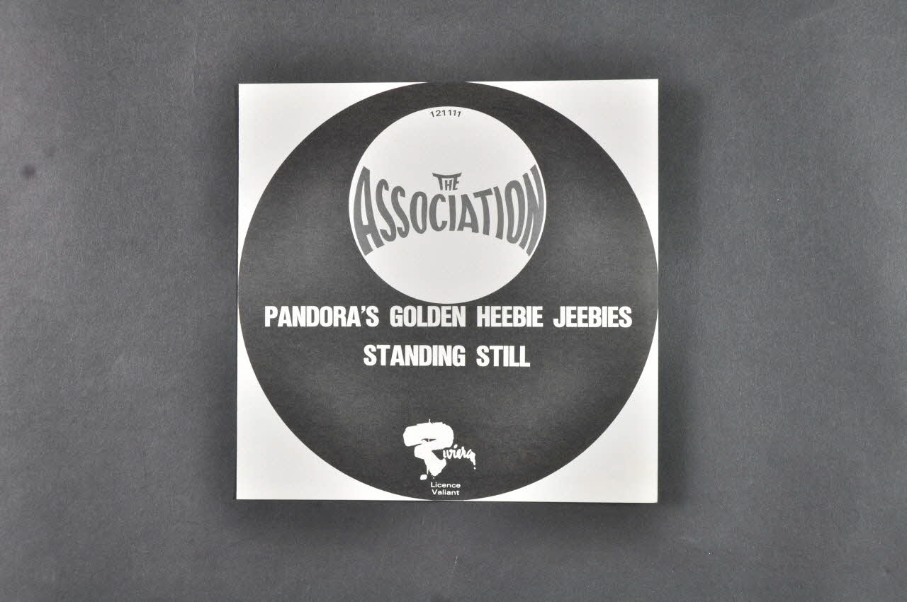 pochette de disque Standing still 2001.69.16.3132 Photo Mucem