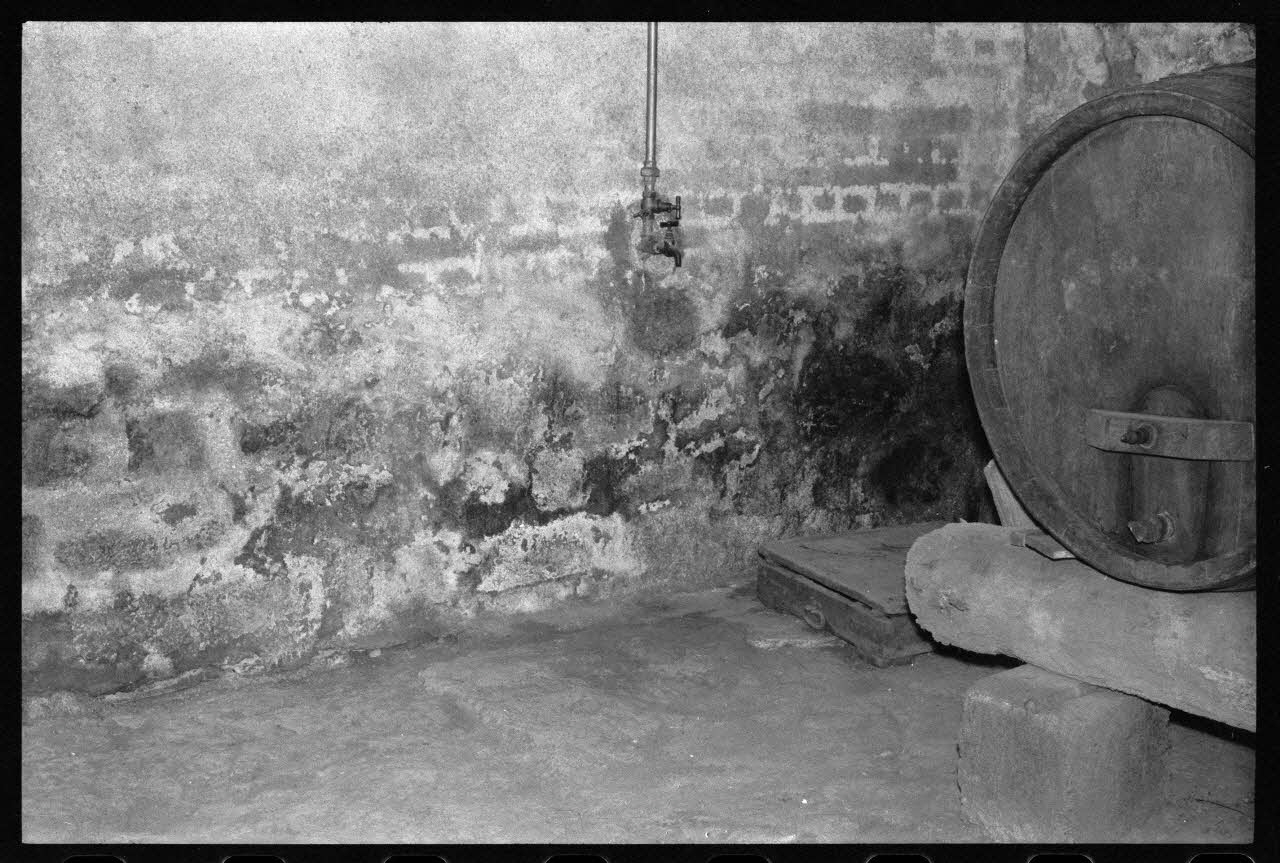 Franc Charmasson photographie Vue de la cave de Monsieur Zimmerlin avec l'appareillage et les fondations Alsace, France 1971/8/20 Ph.1973.144.1 Photo