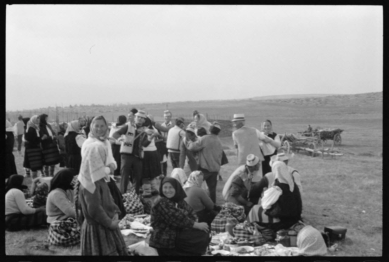 Jean Cuisenier photographie Enquête conduite par Jean Cuisenier en Roumanie (mai 1973) Roumanie 1973/5/1 Ph.1974.3.113 Photo