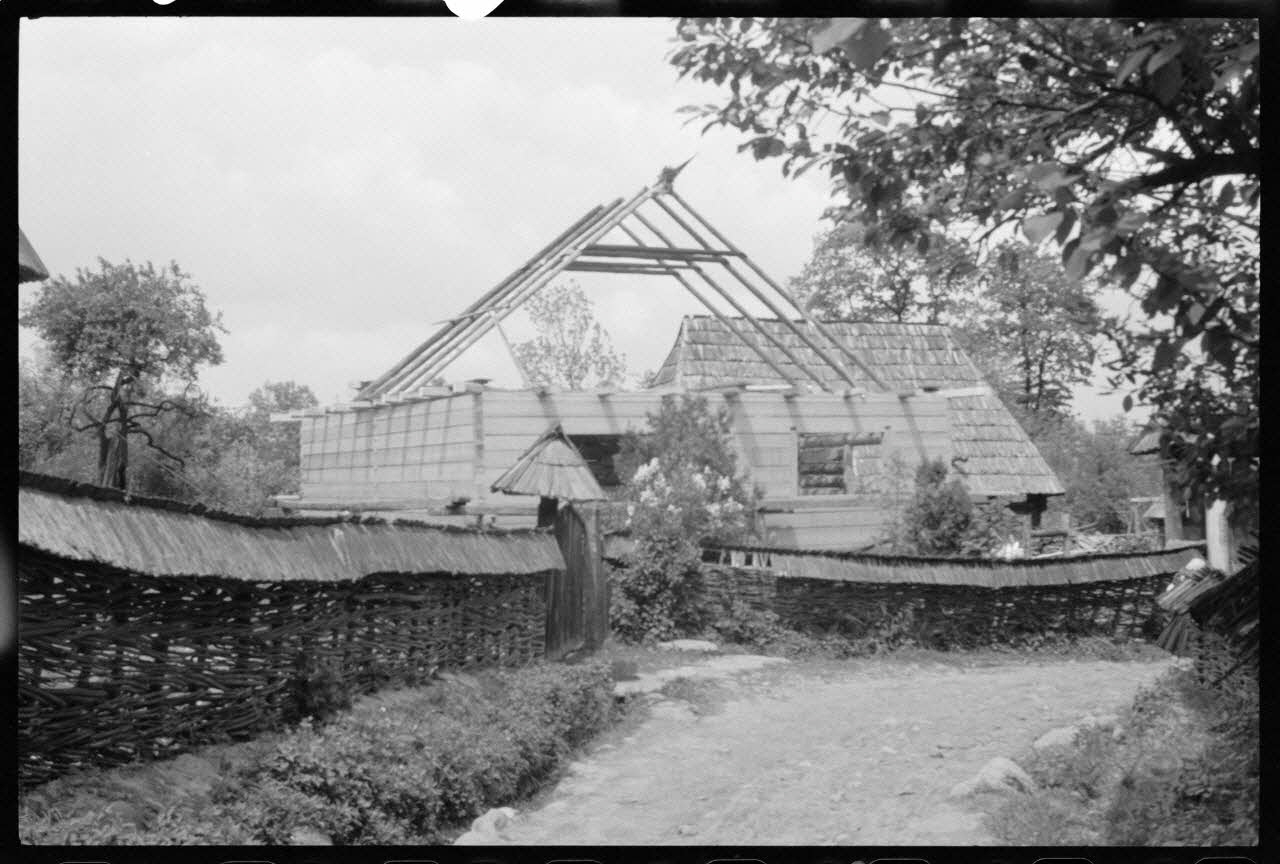 Jean Cuisenier photographie Enquête conduite par Jean Cuisenier en Roumanie (mai 1973) Roumanie 1973/5/1 Ph.1974.3.147 Photo