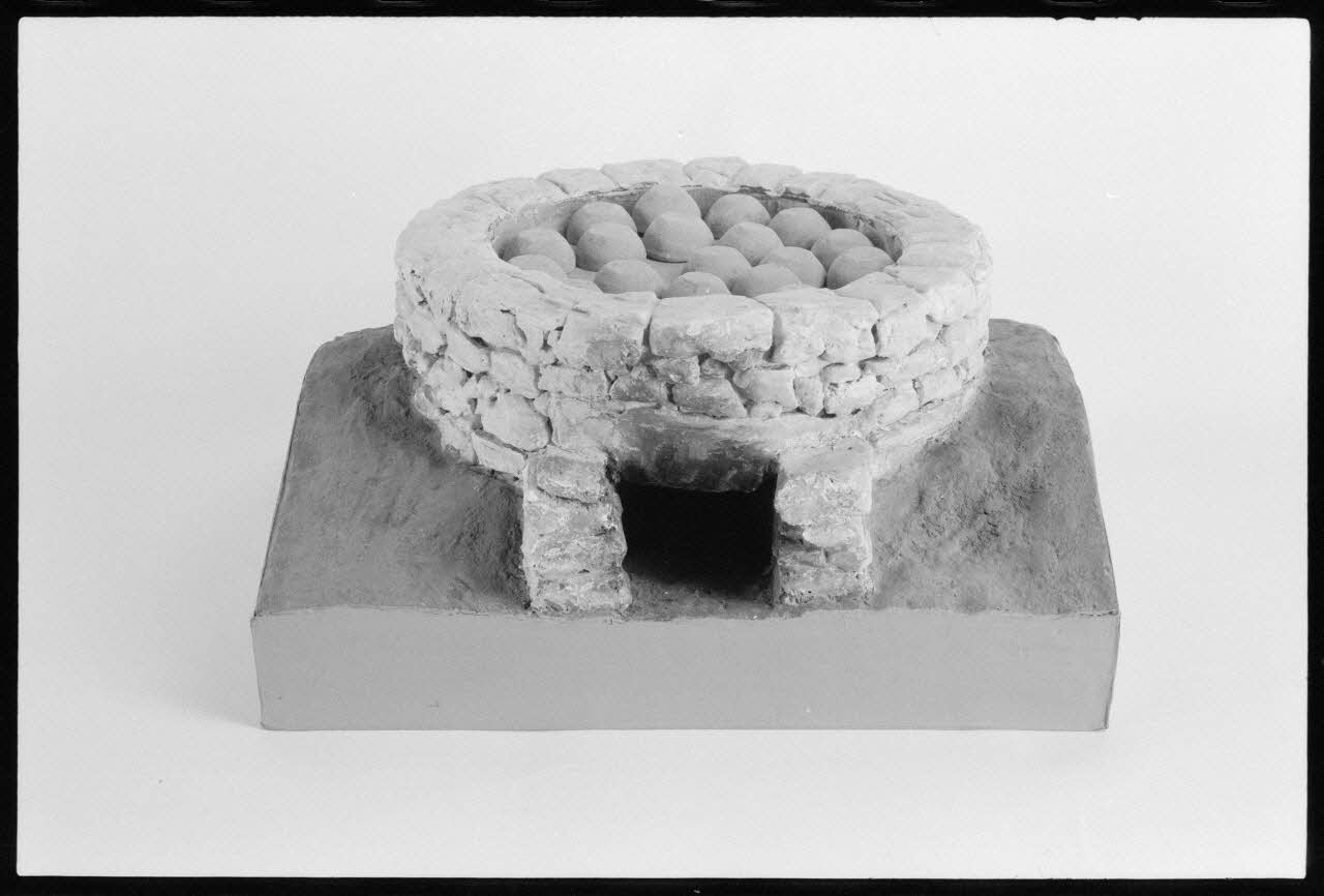 Alain Guey ; A. Chastanier photographie Maquette four de potier Ile-de-France, France 1974 Ph.1974.6.307 Photo