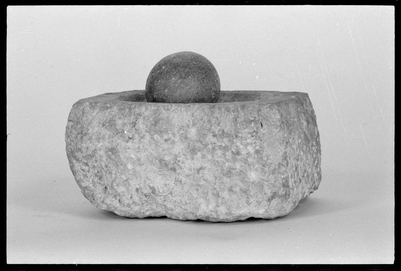 Alain Guey ; A. Chastanier photographie Saladier Ile-de-France, France 1974 Ph.1974.6.390 Photo