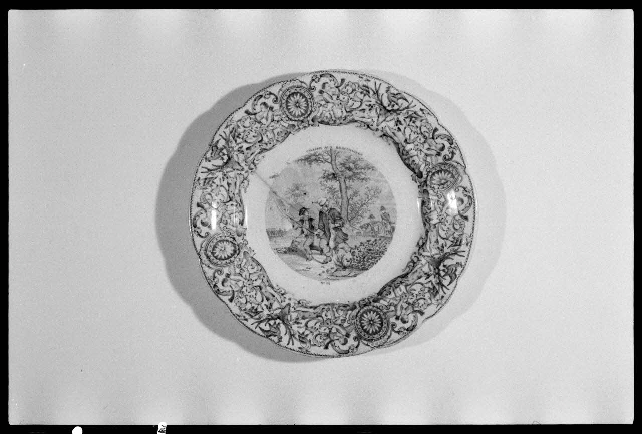 Alain Guey ; A. Chastanier photographie Assiette Ile-de-France, France 1974 Ph.1974.6.593 Photo