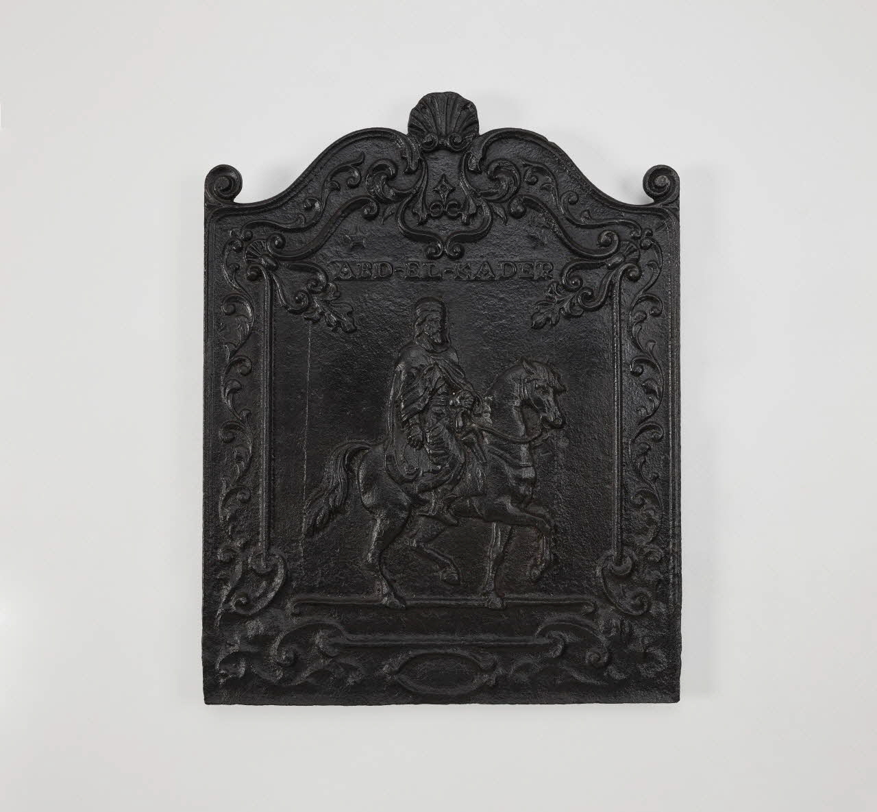 plaque de cheminée Abd-el-Kader France 1830-1840 2022.1.12 Photo Mucem / Marianne Kuhn