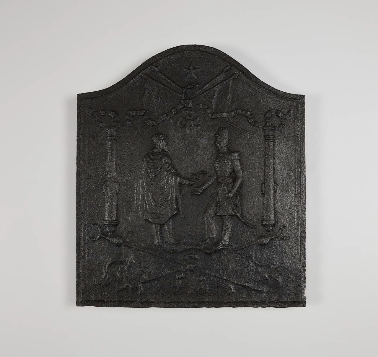 plaque de cheminée Dépôt des armes d'Abd el-Kader Aquitaine, France 1860-1883 2022.21.1 Photo Mucem / Marianne Kuhn