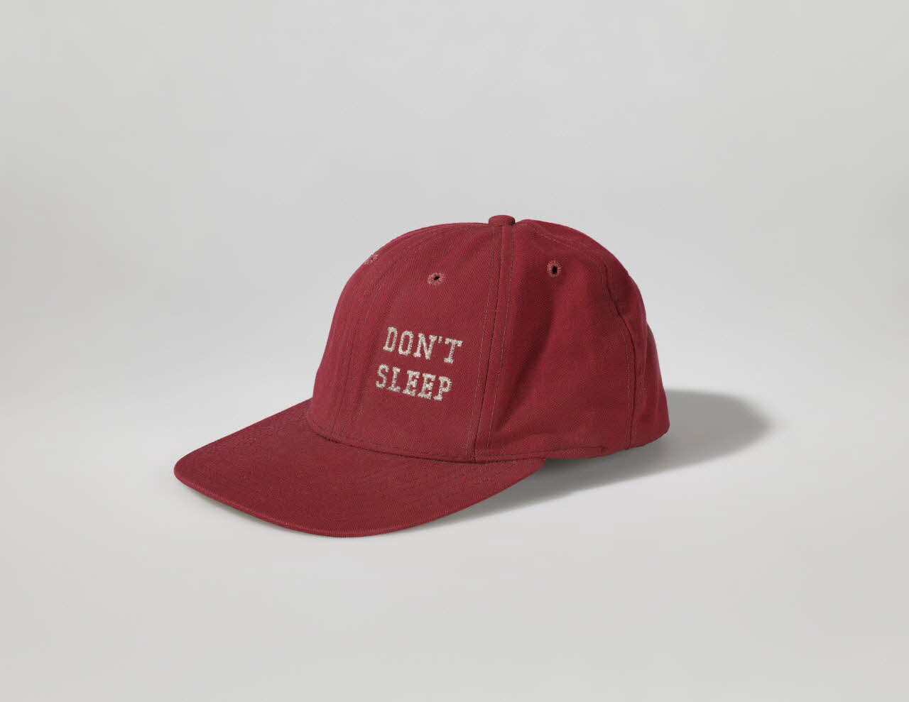 DJ Rebel casquette Don't sleep Provence-Alpes-Côte d'Azur, France 1996-1997 2022.27.3 Photo Mucem / Marianne Kuhn