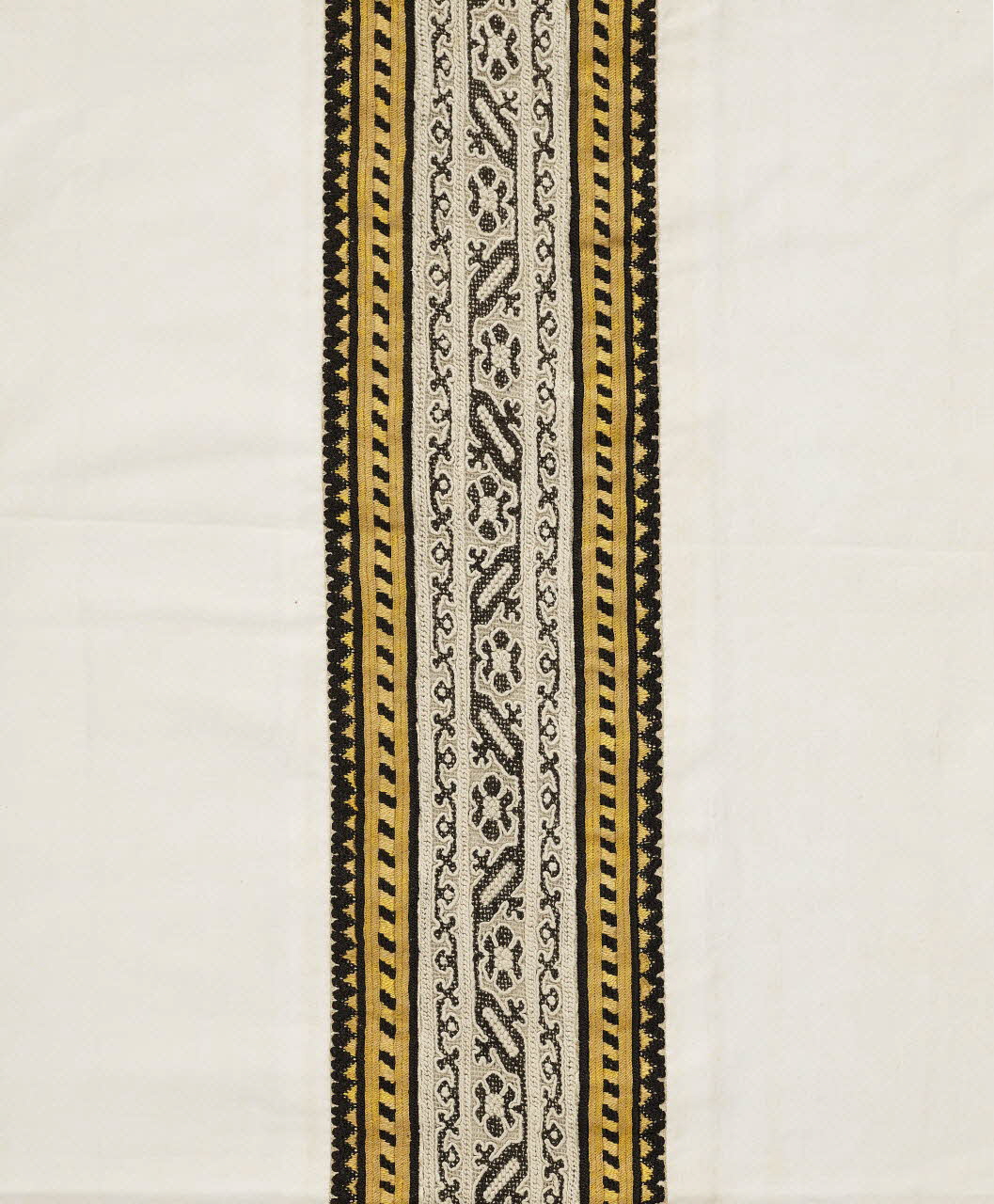 fichu d'épaules DMH.D1945.2.20 Photo Mucem / Marianne Kuhn
