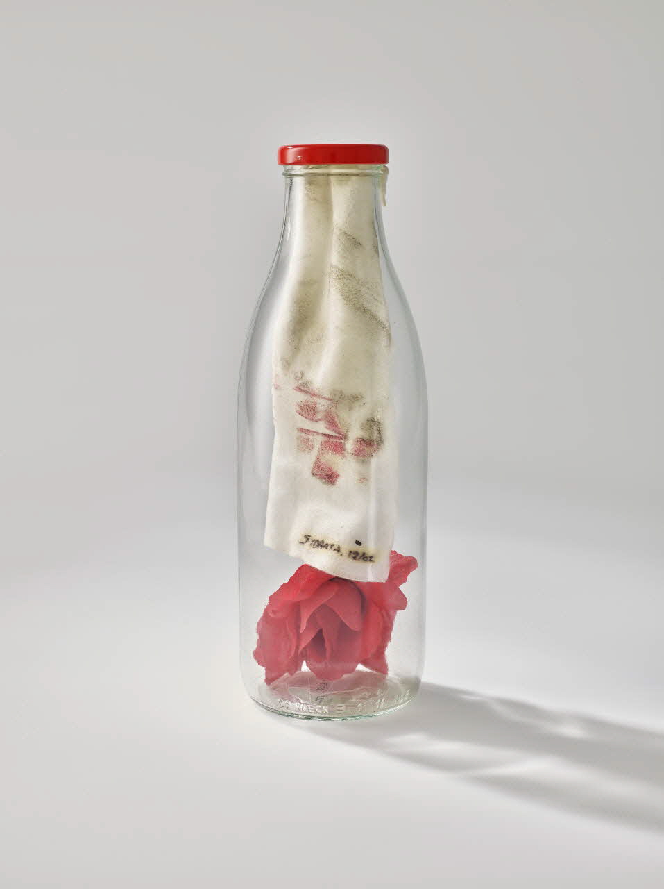 Soeurs de la Perpétuelle Indulgence - Couvent Atlantique Sud Bouteille-reliquaire Bouteille-reliquaire "Sidarta" France 2002/12 2003.42.3.1-4 Photo Mucem / Marianne Kuhn