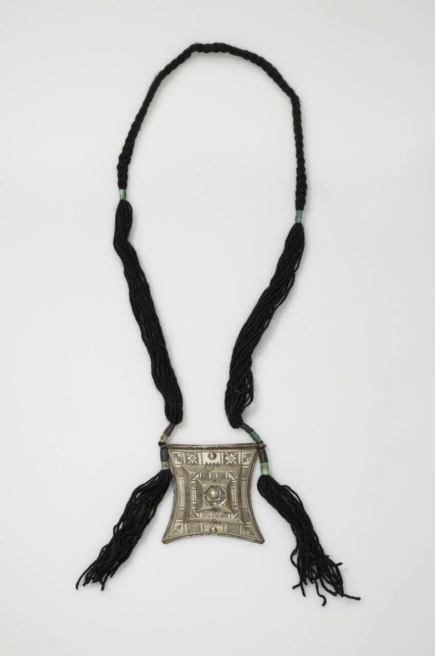 pendentif tshérot (Niger) ou terewt (Ahaggaar, Algérie) 2016.51.41 Photo Mucem / Marianne Kuhn