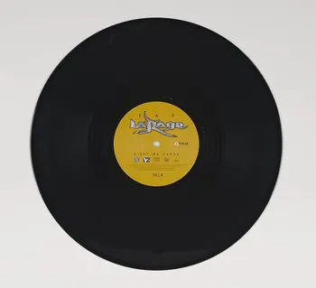 Faf Larage disque vinyle FAF LA RAGE "C'est ma cause" 1998 2022.27.9.1-3 Photo Mucem / Marianne Kuhn