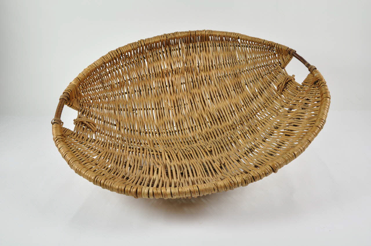 R. Weisshaupt corbeille Ertine Champagne-Ardenne, France 1946 1947.45.15 Photo Mucem