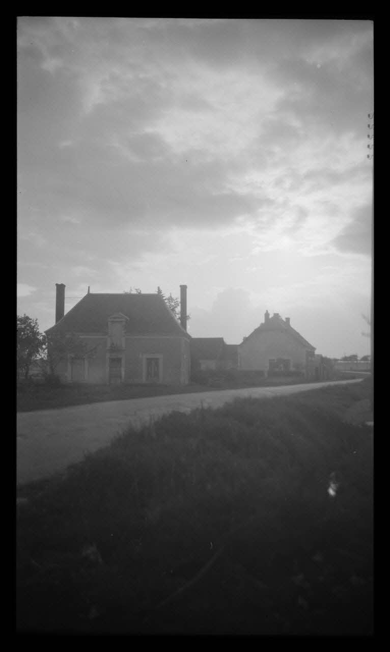 Laroche photographie MNATP. Enquête sur la Sologne Centre, France 1945/4/30 Ph.1945.65.37 Photo
